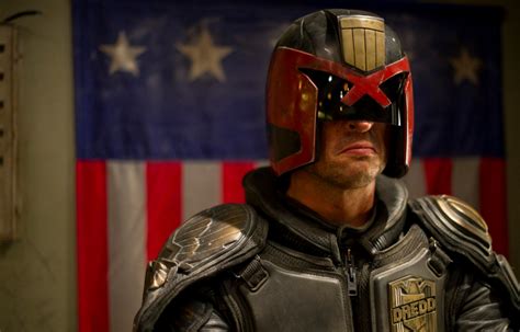 Dredd: ¿Justicia Brutal en un Mundo Distópico o la Ley del Hombre Más Duro de la Ciudad?